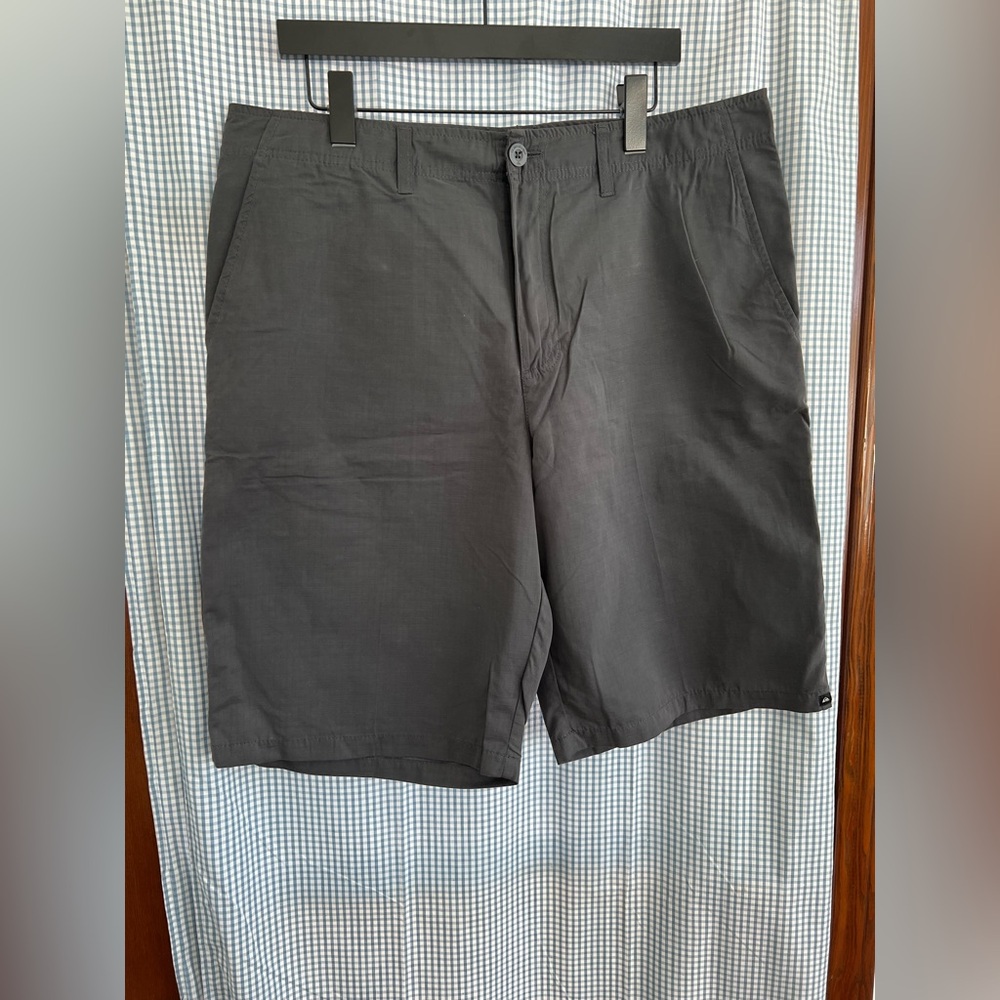 Quiksilver Men's Charcoal Gray Flat Front Casual Shorts